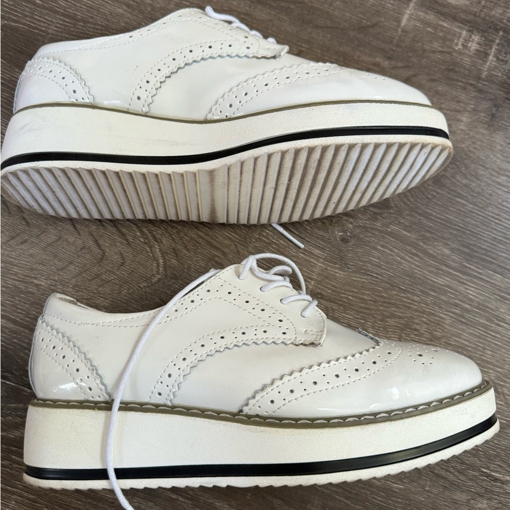 Platform White Lace-Up Wingtip Shoes, Size 39 - Picture 2 of 7